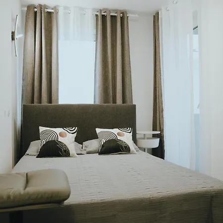 Apartment Balkon-apartment In Krefeld: Komfort & Stil Nahe Duesseldorf Krefeld