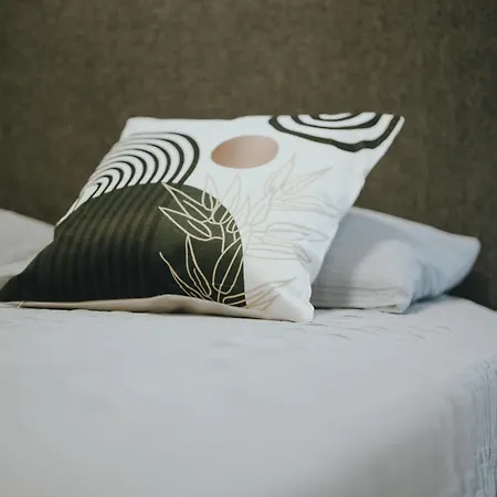 Balkon-apartment In Krefeld: Komfort&stil Nahe Düsseldorf Apartment