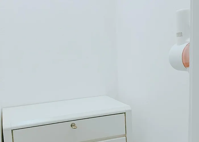 Daire Balkon-apartment In Krefeld: Komfort & Stil Nahe Duesseldorf