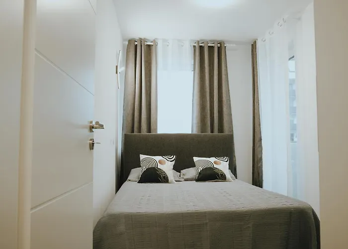 Daire Balkon-apartment In Krefeld: Komfort & Stil Nahe Duesseldorf *