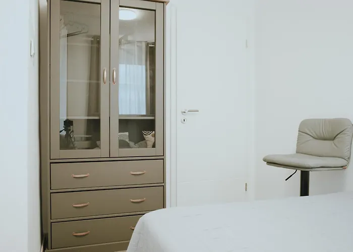 Balkon-apartment In Krefeld: Komfort & Stil Nahe Duesseldorf Apartment